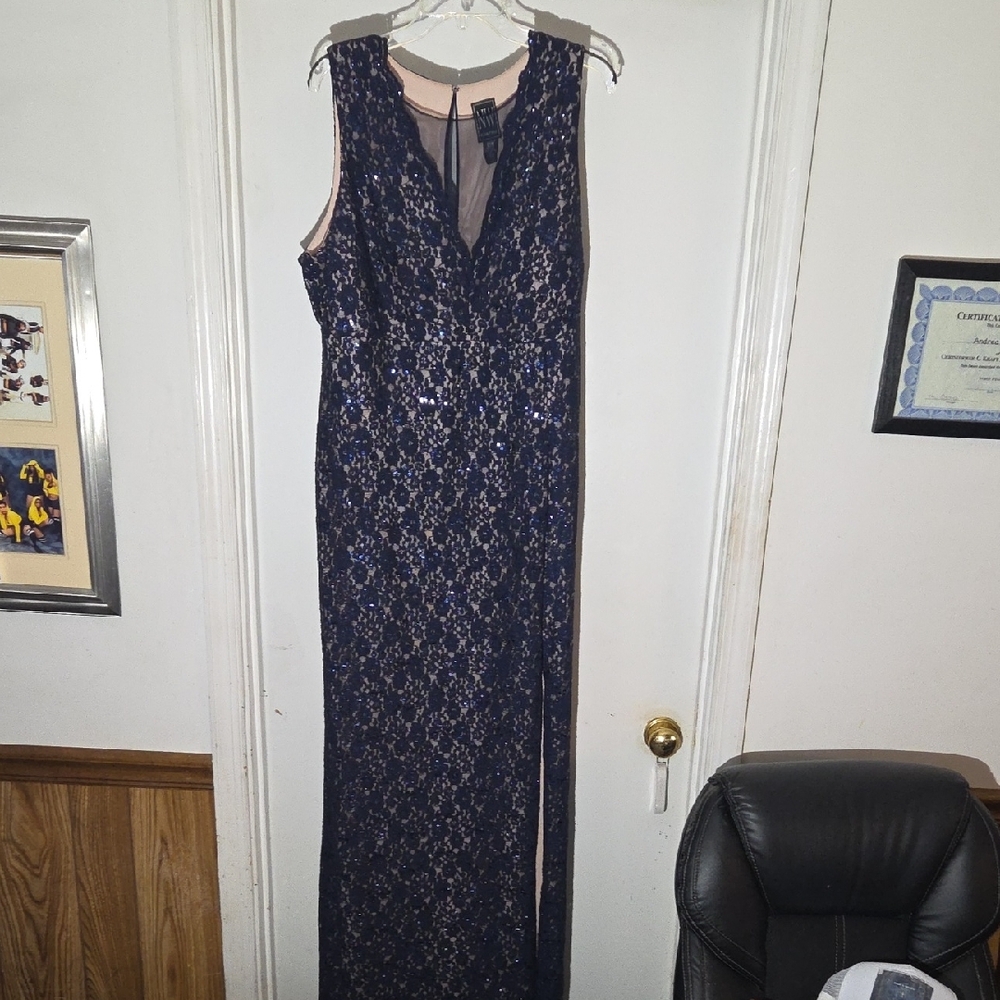 Elegant Navy Lace Evening Gown